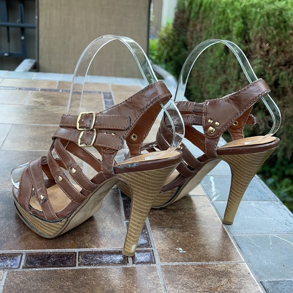 Delicious Open Toe With Multiple Straps & a Double Gold Buckle Leather heels - Picture 4 of 8